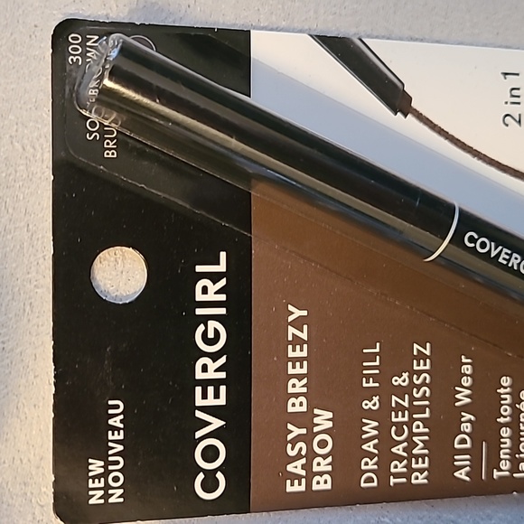 COVERGIRL MAKEUP BUNDLE OF 8 ITEMS - Picture 8 of 16